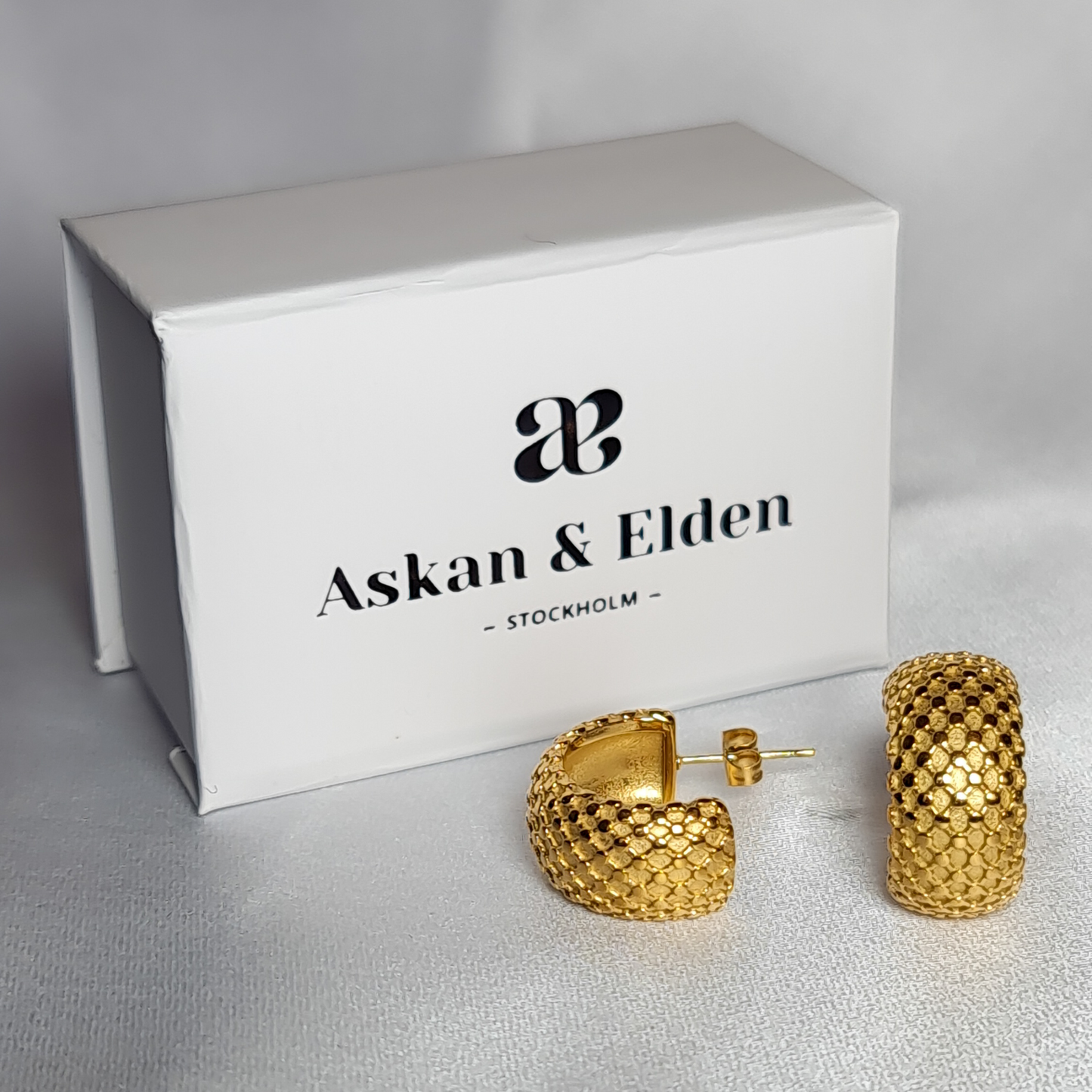 Ribbed Gold Studs